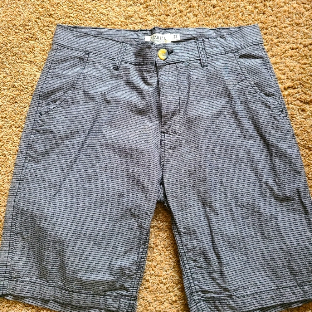 Ezekiel shorts size 32
